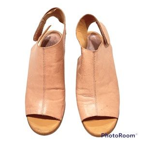 Korks Blush Tan Leather Velcro Mules Chunky Heel